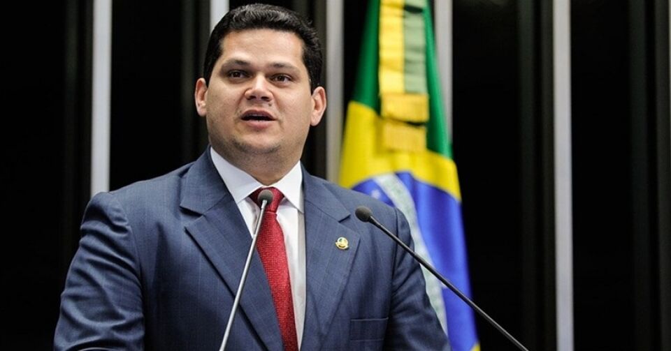 Carvalhosa apresenta notícia-crime contra Alcolumbre por prevaricação, fraude e abuso