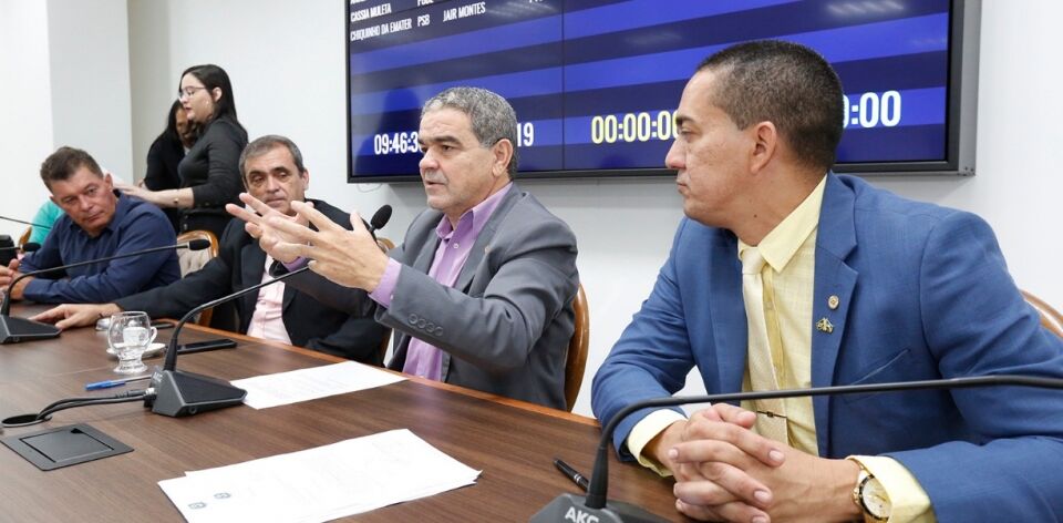 Aécio da TV: 'Caerd não cumpre a lei'. Jair Montes: 'Energisa trata cliente como bandido'