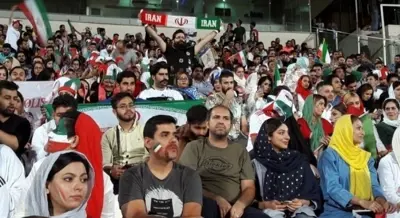 Iraniana se suicida após condenação por tentar ver um jogo de futebol