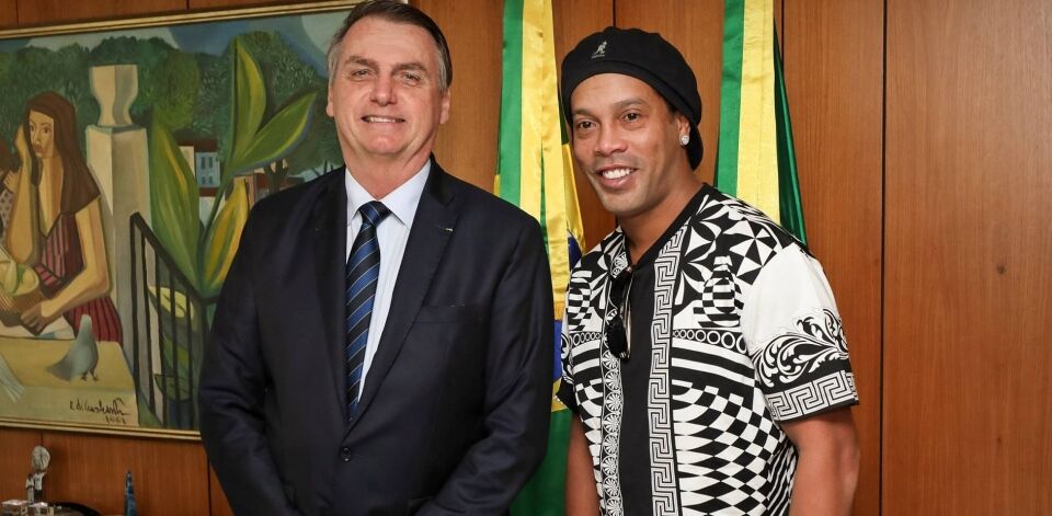 Ronaldinho, embaixador do turismo, não sai do País enquanto não pagar danos ambientais