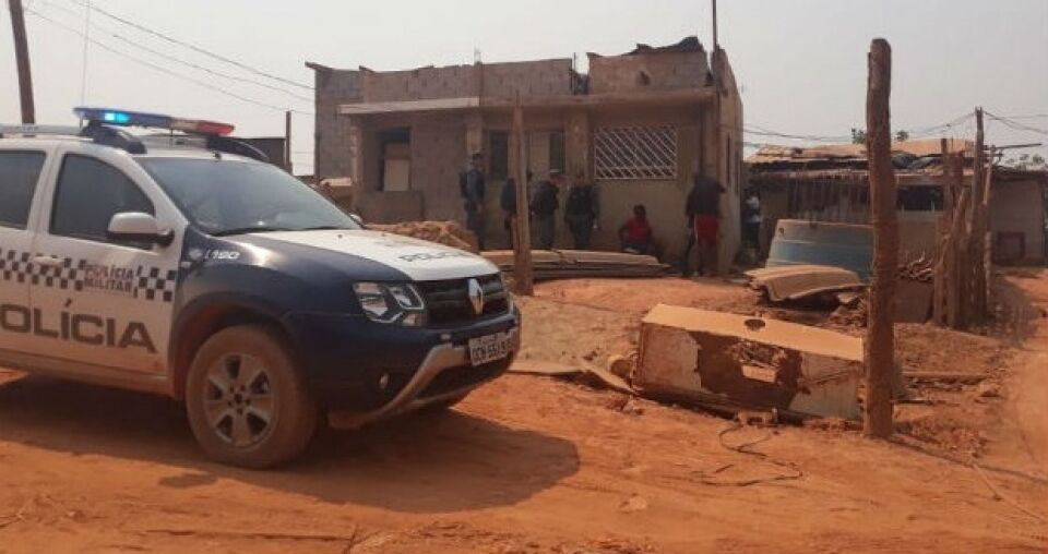 Homem é morto a tiros após acertar facada na cabeça de policial