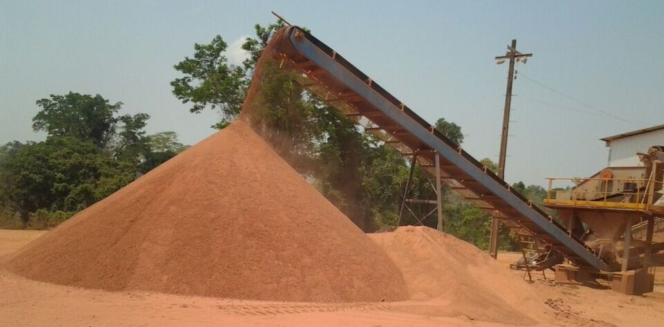 Governo já entregou calcário para 134 famílias e mais 300 serão beneficiadas esse ano