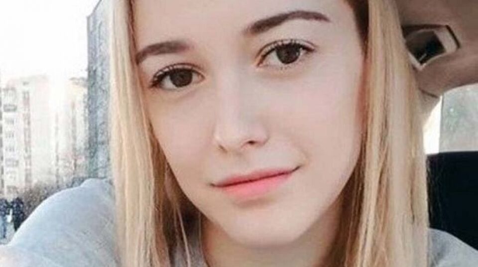 Menina de 2 anos mata a mãe ao fechar janela de carro