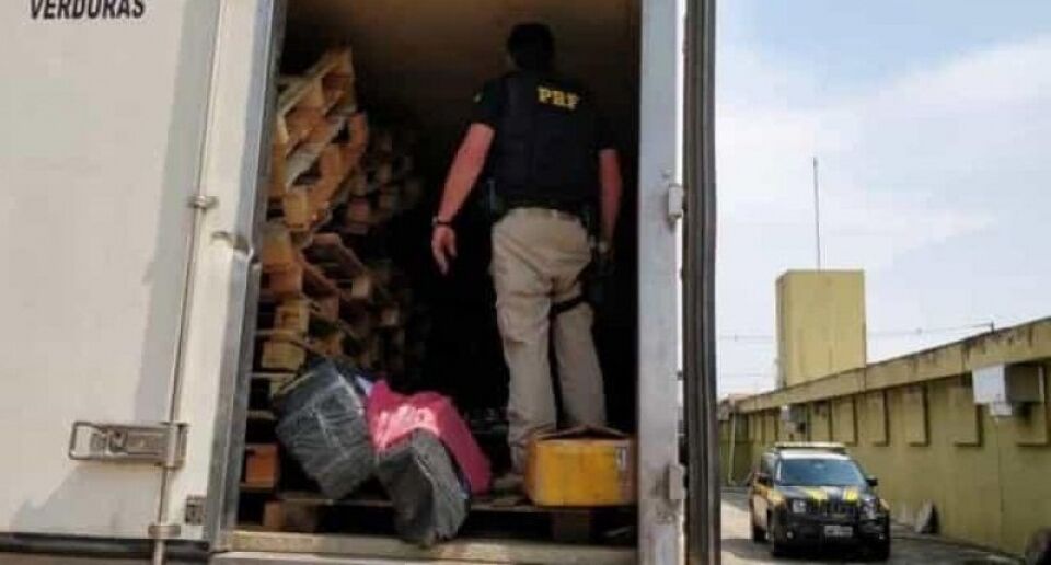 Motorista de caminhão é preso com 1 tonelada de maconha