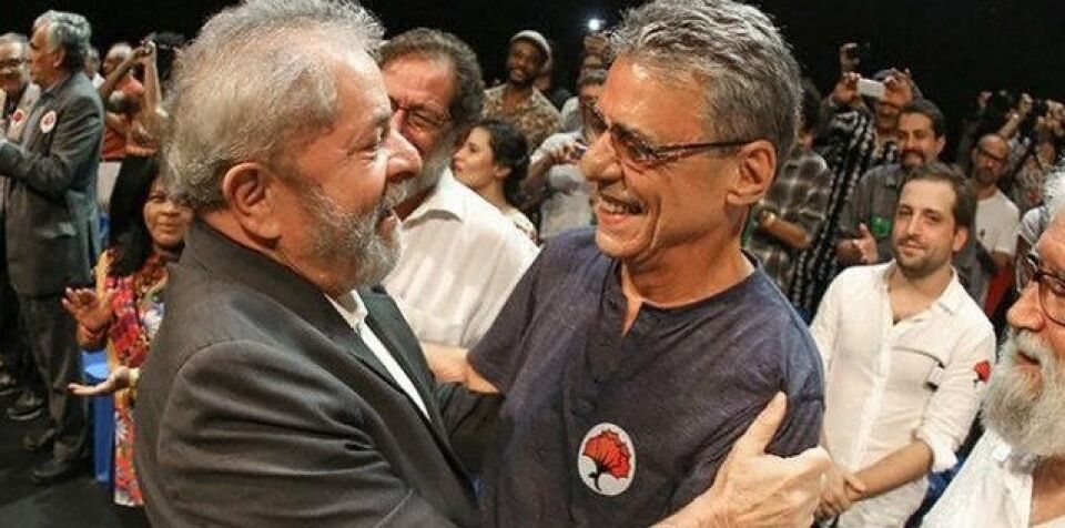 PT quer convocar embaixador para explicar denúncia de censura a Chico Buarque