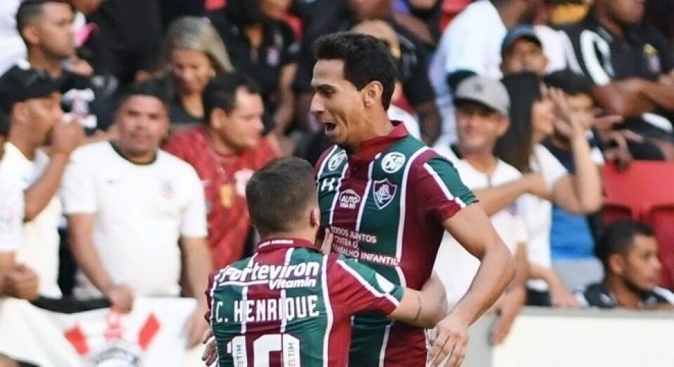 Fluminense vence Corinthians com direito a falha de Cássio em Brasília
