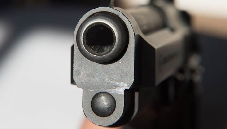 50 tiros: casal e criança são assassinados em frente ao portão de casa