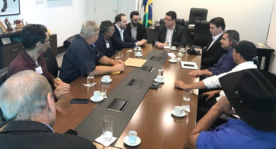 Alex Redano leva comitiva de autoridades de Alto Paraíso para reunião com governador