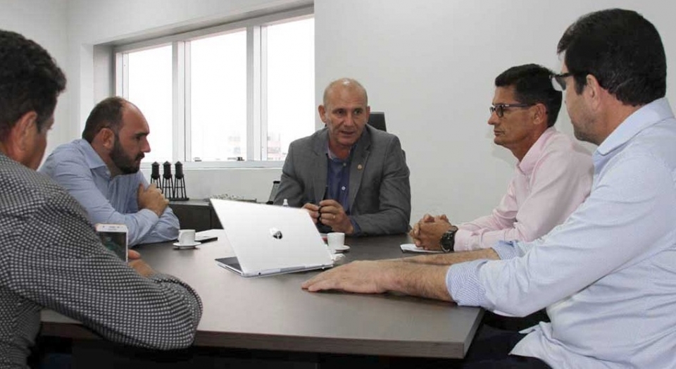 Ezequiel Neiva comemora anúncio de obras do linhão interligando Nova Mamoré ao distrito de Nova Dimensão