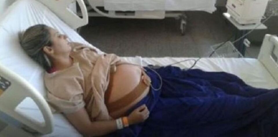 Grávida pede por cesárea, mas morre em banheiro de hospital em trabalho de parto