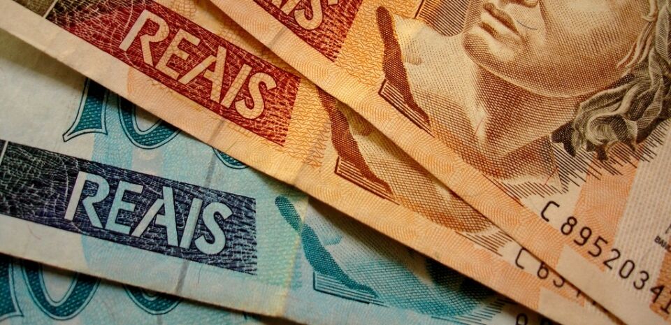 Falta dinheiro para tudo, menos para militares