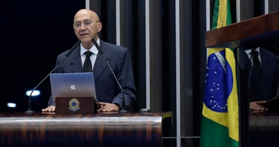 Confúcio Moura apresenta emenda à constituição que define a educação como vetor do progresso econômico