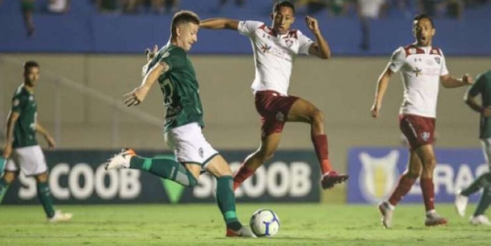 Fluminense joga mal, perde para o Goiás e retorna ao Z4 do Brasileiro