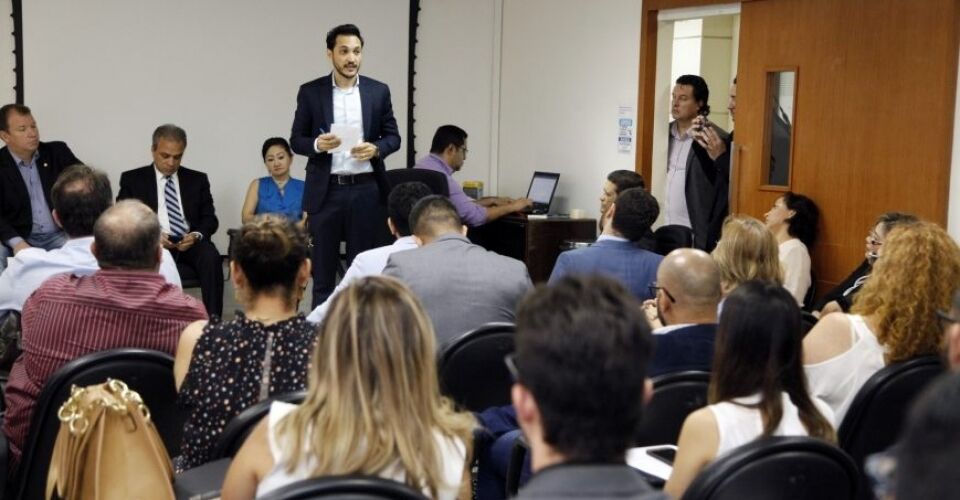 Reunião esclarece determinação do Ministério Público e Tribunal de Contas para implantar folha de ponto eletrônico em Rondônia