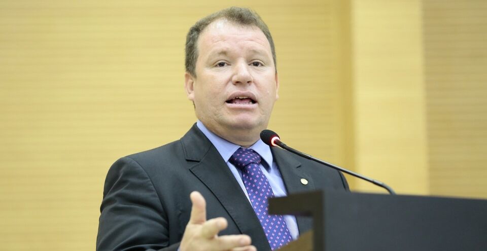 Dr. Neidson cobra benefícios para servidores da saúde estadual