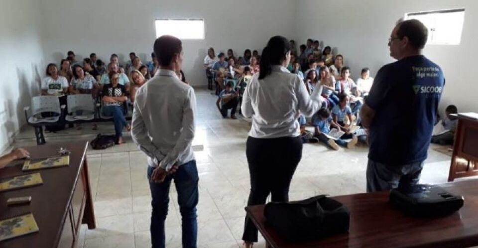 Equipes trabalham nas escolas e nas prefeituras, falta menos de um mês