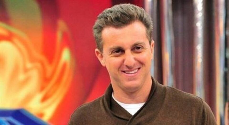 Huck está fora da Globo caso se arrisque na política, diz emissora