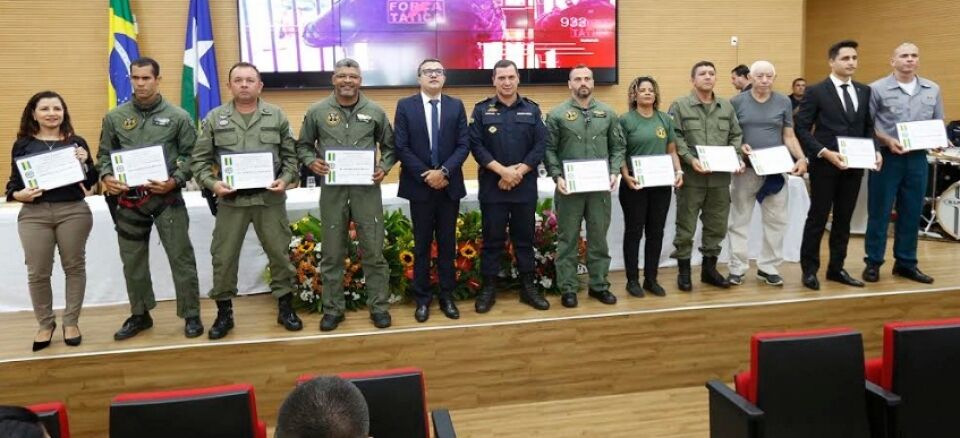 A Força Tática e o Núcleo de Operações Aéreas, da Polícia Militar, homenageadas pela Assembeia
