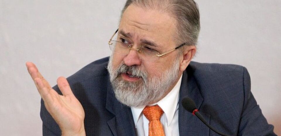 Aras repudia atitudes de Rodrigo Janot e declarações de Gilmar Mendes