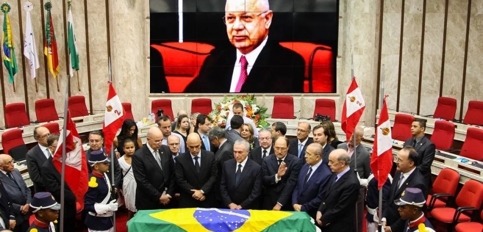 Filho de Teori Zavascki: “E ainda querem me convencer que o avião caiu por acidente”