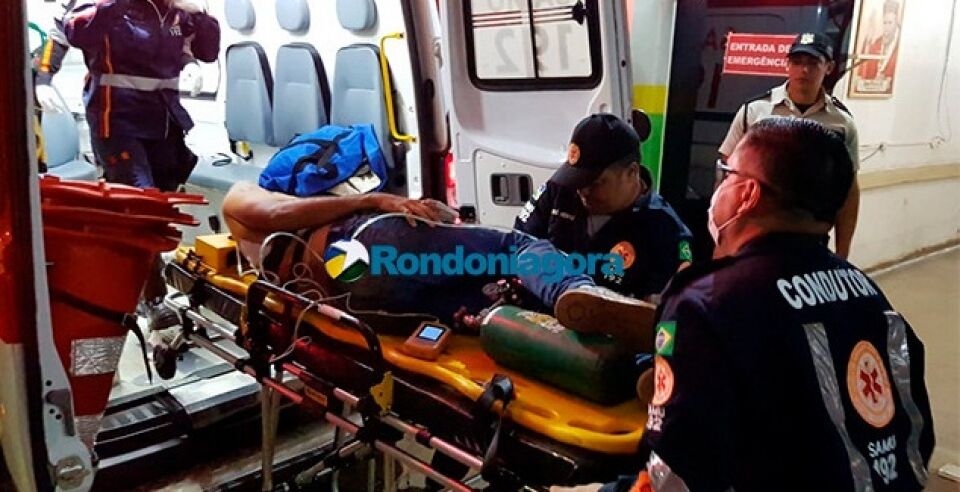 Jovem é socorrido em estado grave após levar facadas de travesti