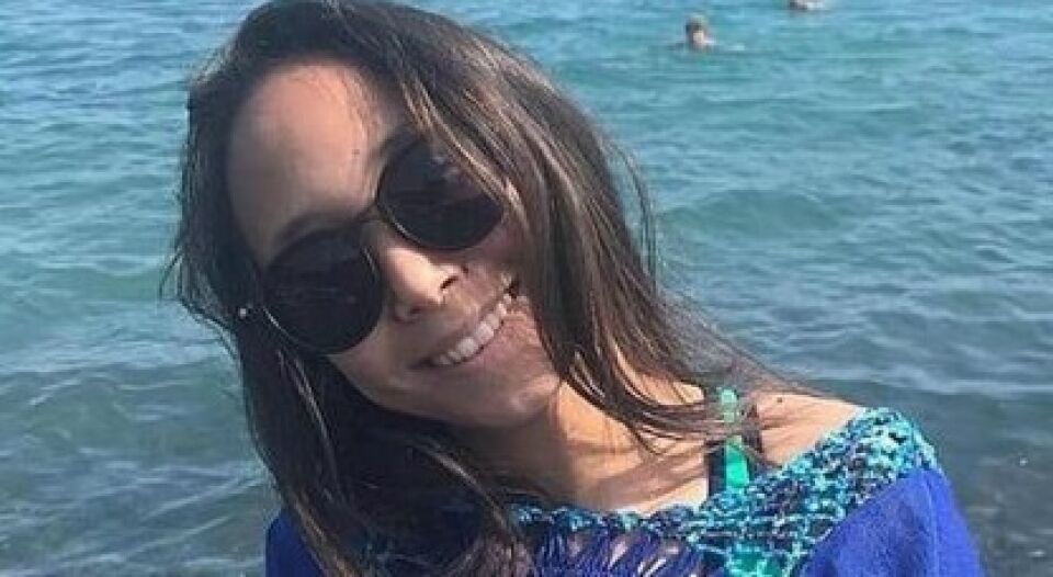 Adolescente morre após celular explodir em seu rosto durante a noite