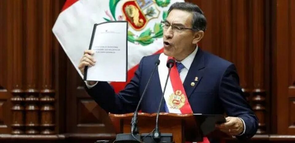 Presidente do Peru dissolve Parlamento e vai convocar eleições