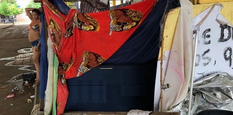 Terminal de ônibus e centro histórico continuam ocupados por moradores de rua, e dependentes químicos