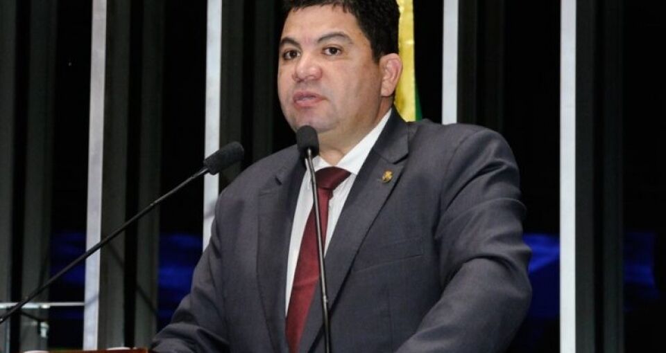 Ex-senador é alvo de busca e apreensão em nova fase da Operação Carne Fraca