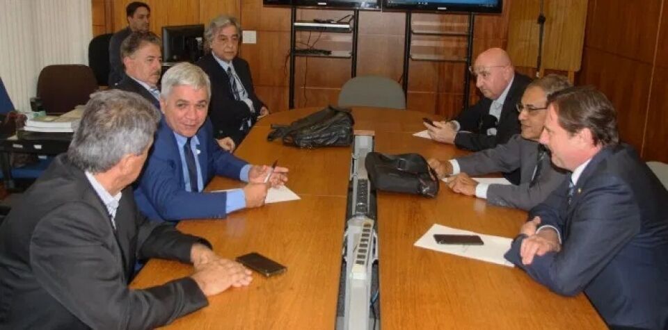 Senador Acir Gurgacz discute revitalização do cacau no Brasil