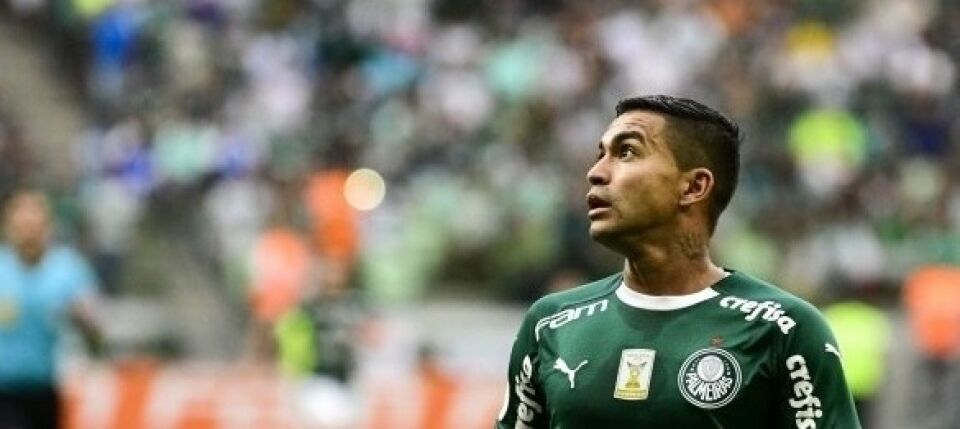 Dudu marca golaço, mas Palmeiras só empata e se distancia do Fla