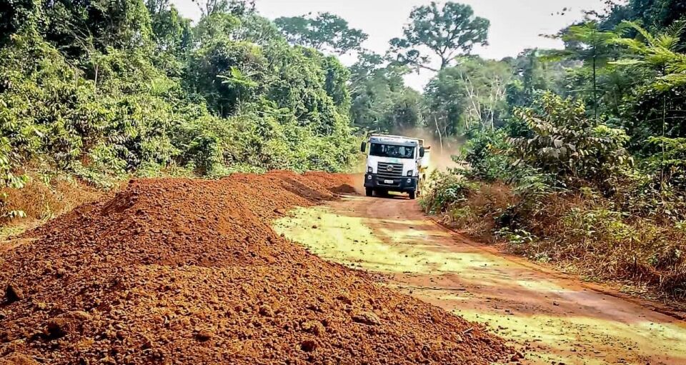 DER inicia encascalhamento nos pontos críticos da Rodovia da Soja na região do Cone Sul
