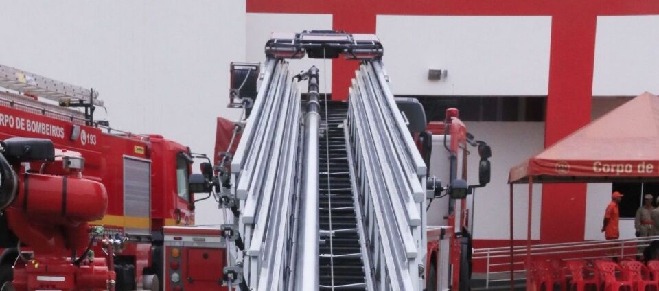 Corpo de Bombeiros recebe Auto Escada Magirus que alcança até 60 metros de altura
