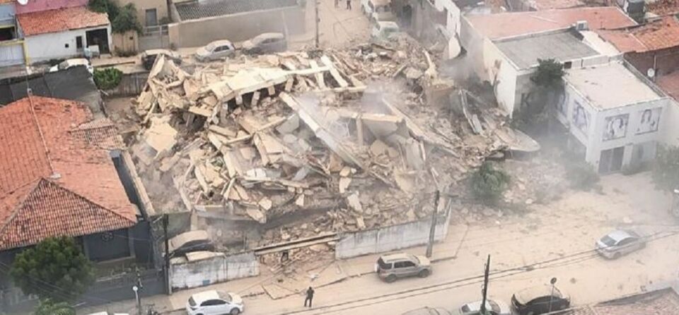 Prédio residencial desaba em Fortaleza; uma pessoa morreu