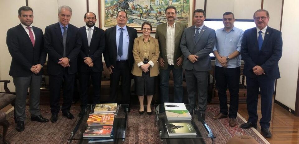 Presidente Laerte Gomes acompanha empresários de frigorífico no Ministério da Agricultura para garantir exportações