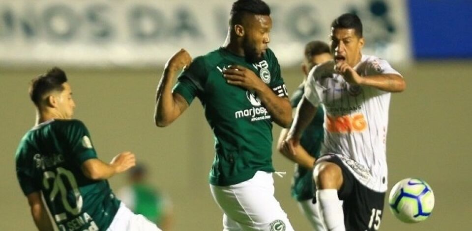 Com gol de pênalti nos acréscimos, Corinthians busca empate do Goiás