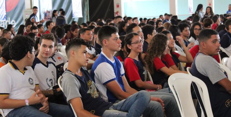'Dá aquele up final', diz professor sobre reforço ao Enem no 1º dia de Aulão na Rede em RO