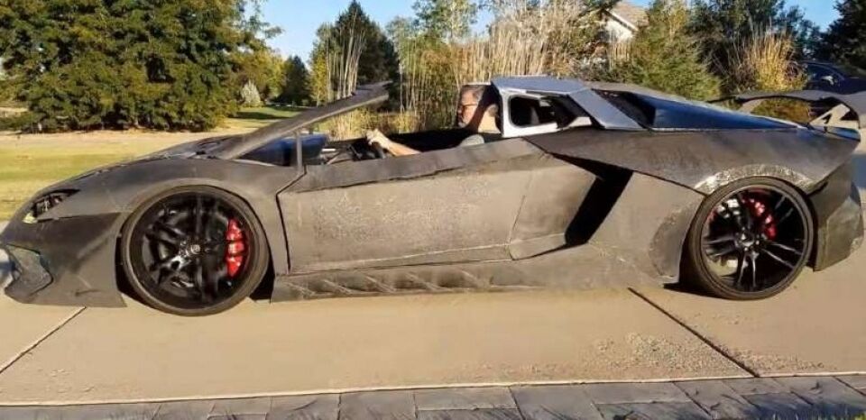 Pai e filho se unem e criam Lamborghini em impressora 3D