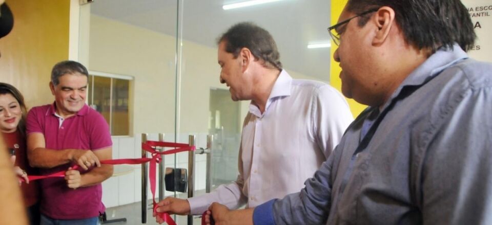 Prefeito inaugura refeitório da escola infantil Mãe Margarida