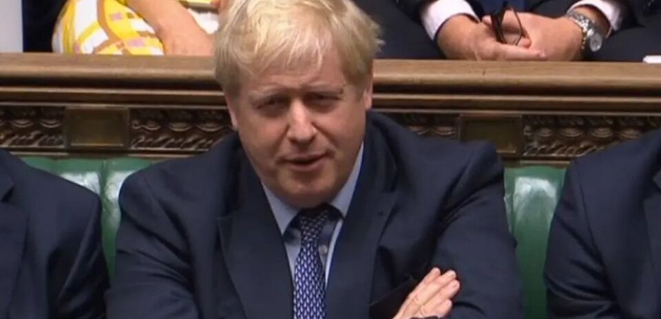 Parlamento britânico adia decisão sobre Brexit