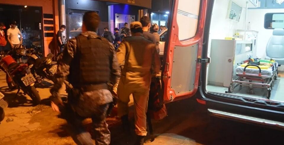 Tiroteio em tabacaria deixa dois mortos na frente do MP-RO, em Ariquemes