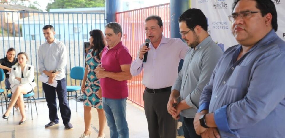 Prefeito inaugura ampliação de salas de aulas em duas escolas