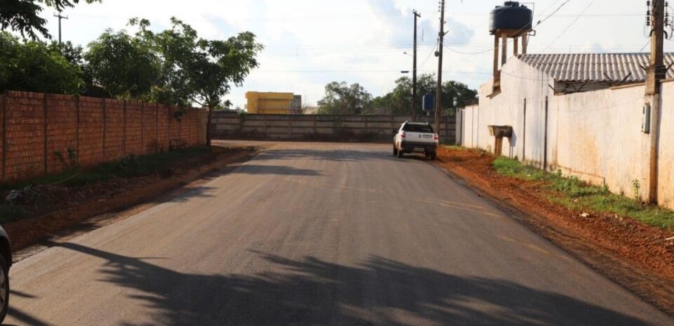 Prefeito Hildon Chaves vistoria asfalto no Eldorado