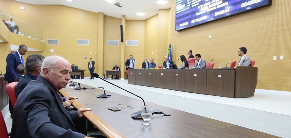 Entre títulos e reconhecimentos Ale aprova Pec que muda distribuição de emendas