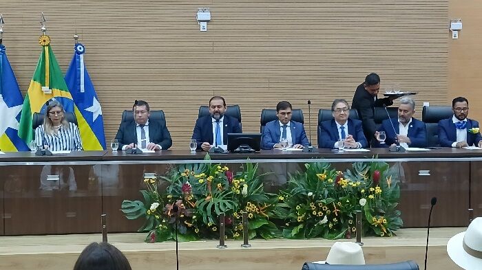 CIDADÃOS DE RONDÔNIA - Laerte Gomes homenageia autoridade e personalidade da sociedade de Rondônia com outorga de honrarias em solenidade na Alero
