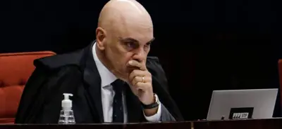 Prisão domiciliar de Bolsonaro irrita ministros do STF, isola Moraes e pode ser revertida, diz Folha