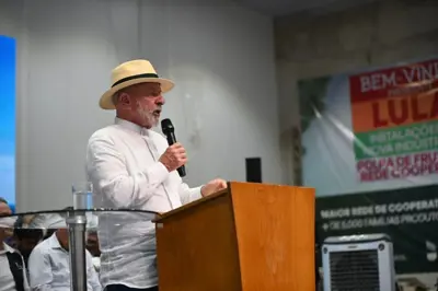 “Se eu estiver com energia, aqueles crápulas não voltarão”, afirma Lula sobre Bolsonaro no Acre