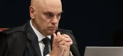 Moraes pede a Zanin que marque data para julgar Bolsonaro e aliados