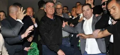 PF pede policiais dentro da casa de Bolsonaro para evitar fuga