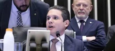 Câmara aprova voto secreto e foro a presidentes de partido